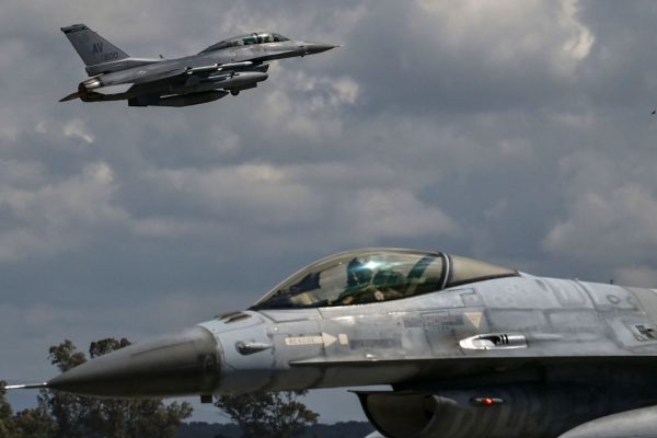 US will start training Ukrainian pilots to fly F-16s in October . US will