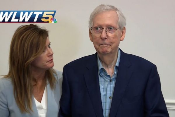 McConnell’s frozen moment renews questions about America’s aged leaders .