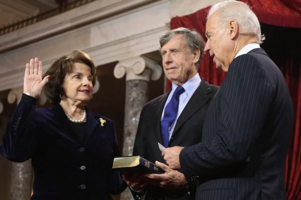 Biden honors Feinstein as a ‘pioneering American’ Biden calls her a “p